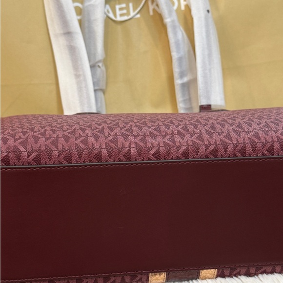 Michael Kors Shiela: Genuine/Authentic : Tote Large MF Tote - Picture 7 of 14